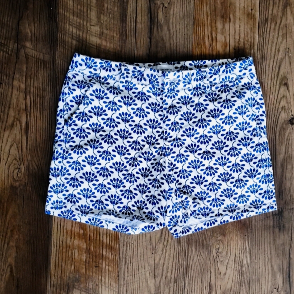 Liz Claiborne White and Blue Patterned Women's 5" Shorts, Size 6